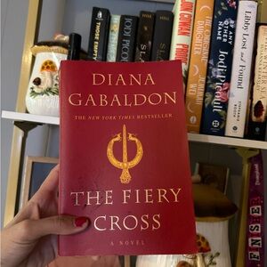 💛 3 for $15 💛 Diana Gabaldon "The Fiery Cross" - Red